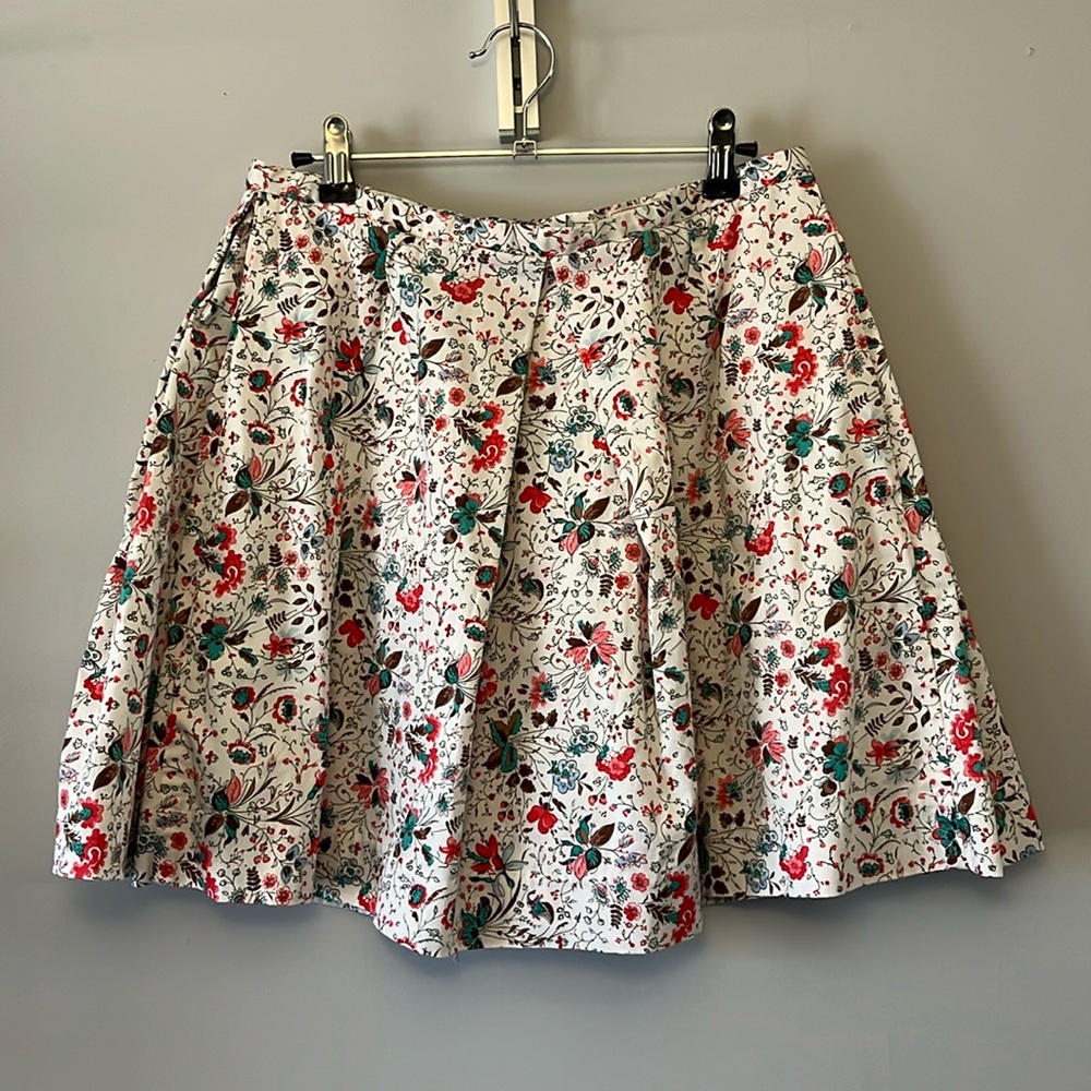 GAP Pleated A-Line Mini Floral White Mini Skirt Pockets Size 4